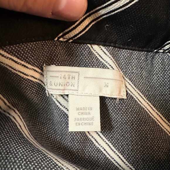 Sold Sz M sleeveless high neck blouse - Picture 4 of 5